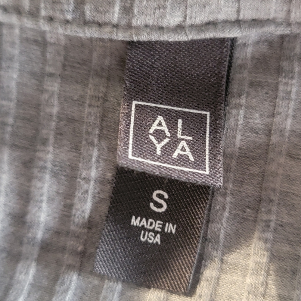 Gray Knit Ribbed Collared Button-Down Dress In Small - Picture 5 of 6